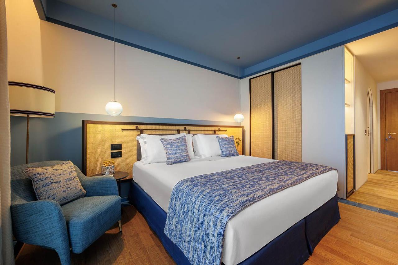 Carlton International Hotel