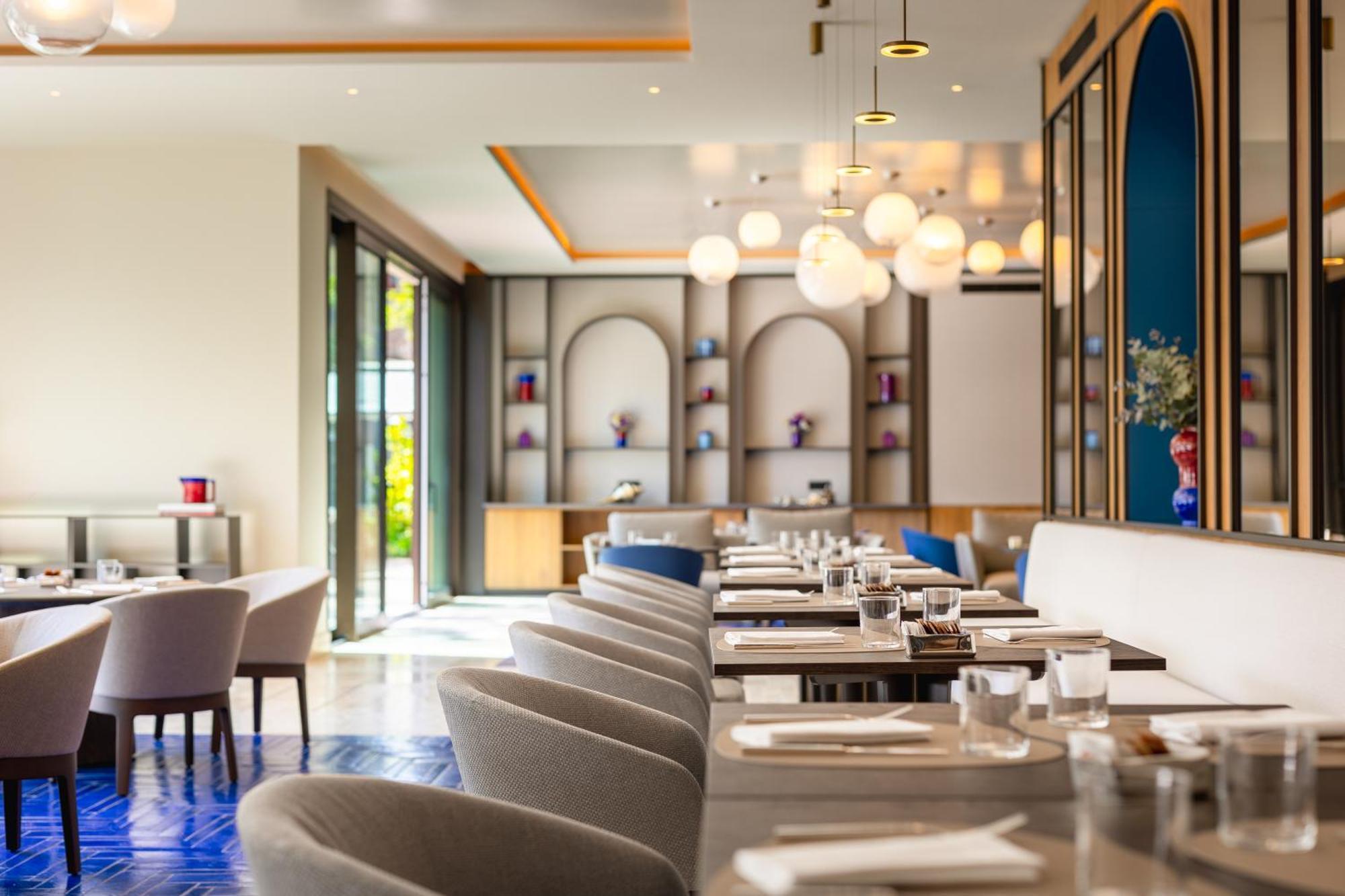 Carlton International Hotel