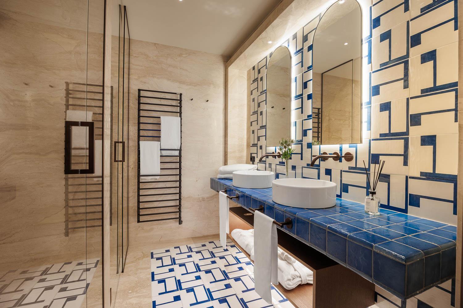 Carlton International 5*