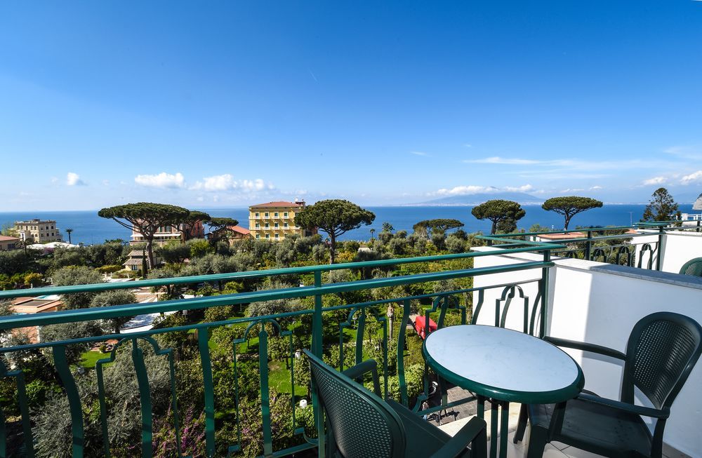 Carlton International Hotel 5*